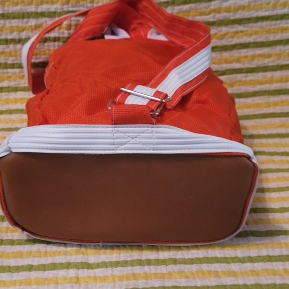 NEW MOVES SPORTS ORANGE SLING BAG W/WHITE TRIM- PERFECT DAY BAG- 9 X 5 X 10 - Picture 4 of 7